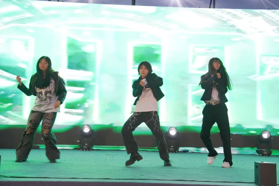 震撼！温暖！感动！青春！西安博雅艺术职业高中职教活动周展演暨2025届毕业晚会