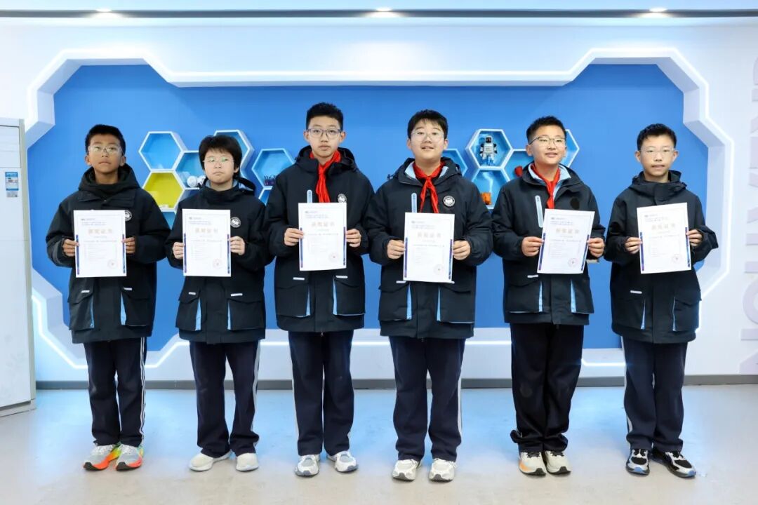 祝贺！西安市浐灞欧亚中学在2025年世界机器人大赛中斩获佳绩