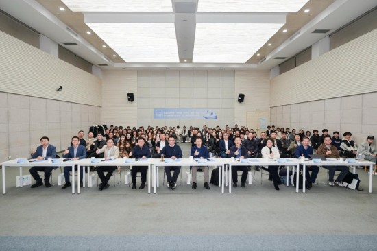 西安欧亚学院联合狗熊会共办第八届数据价值论坛，聚焦数据科学前沿，让数据分析释放更大价值！