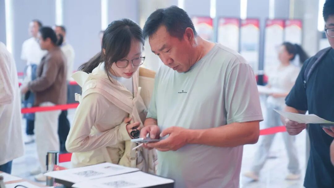 “新”光熠熠｜多图直击西安城市建设职业学院2026级新生报到现场！