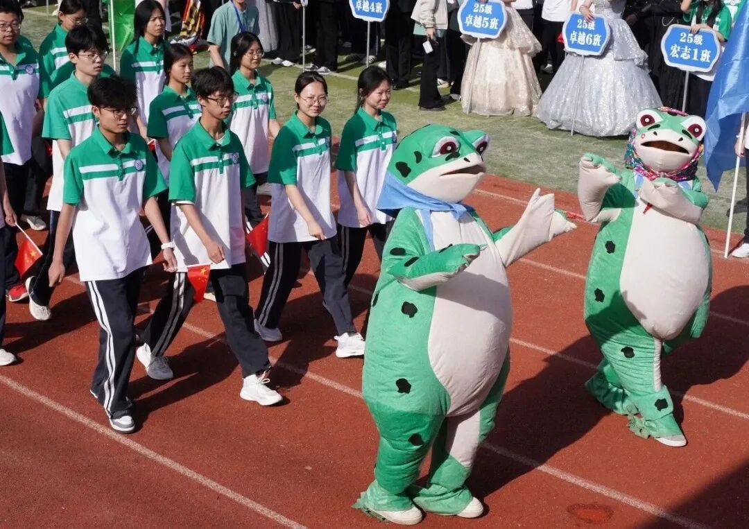 西安新高教职业高中第三届校园文化艺术节暨春季田径运动会开幕仪式！