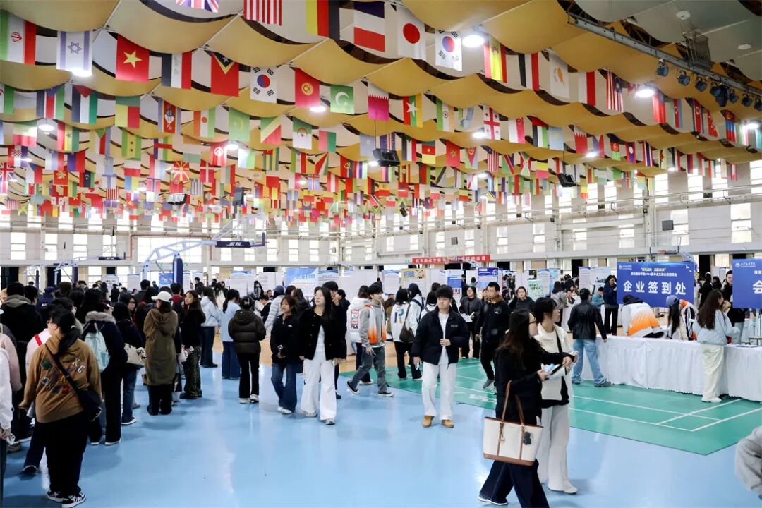 西安翻译学院“春风送岗 启航未来”2026届毕业生综合类招聘会现场