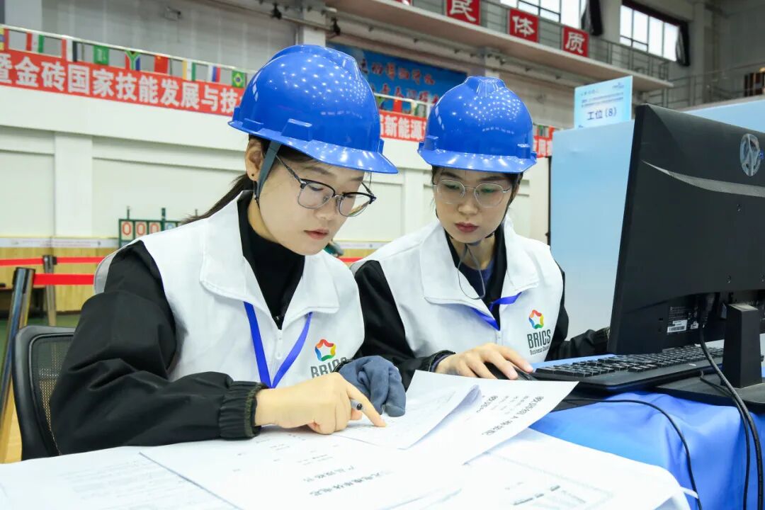 国奖+3！西安汽车职业大学师生在2025一带一路暨金砖国家技能发展与技术创新大赛斩获佳绩