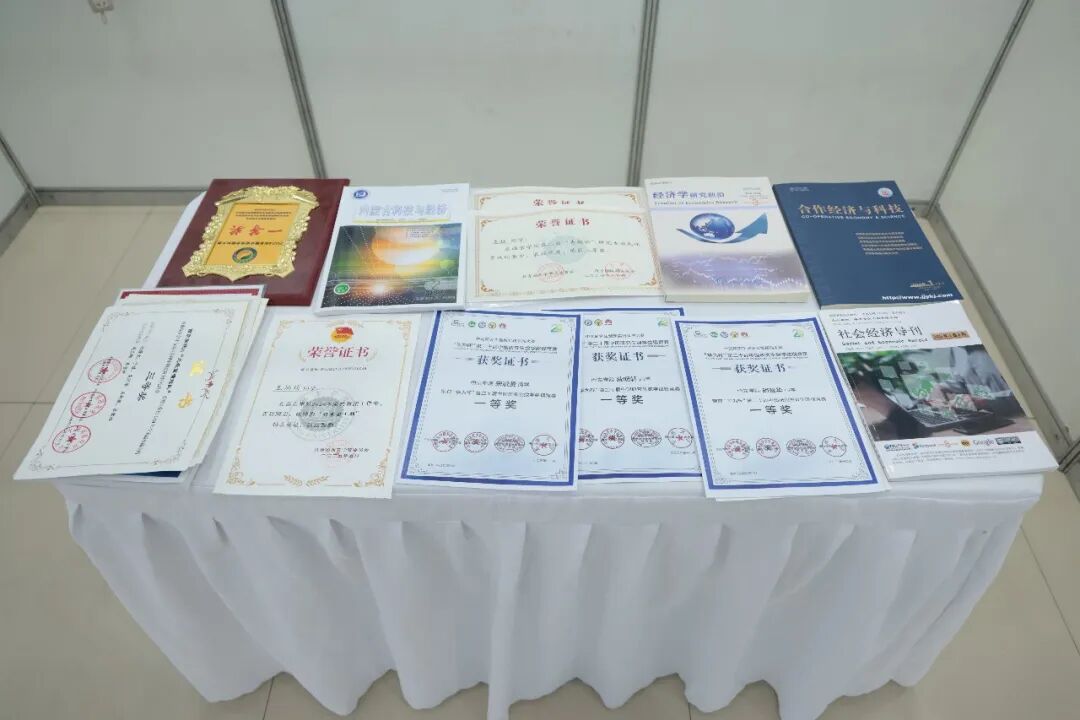 西京学院2026届硕士研究生毕业成果展开幕