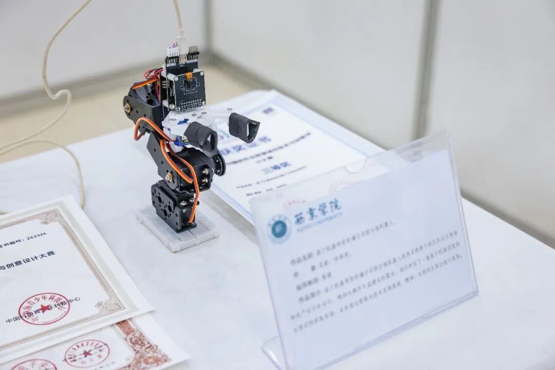 西京学院2026届硕士研究生毕业成果展开幕