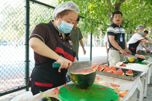 2022最“甜”的大学-西安航空职业技术学院喊你一起吃瓜啦10.jpg