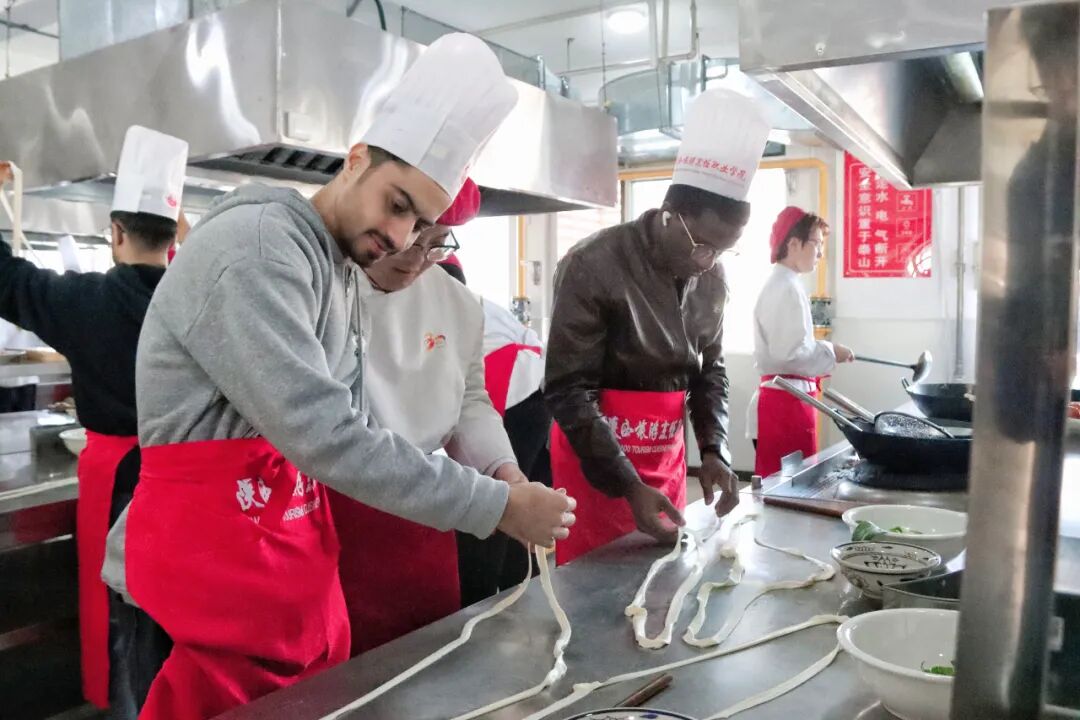 “品味中国·思路食韵”美食文化体验活动在陕西旅游烹饪职业学院成功举办