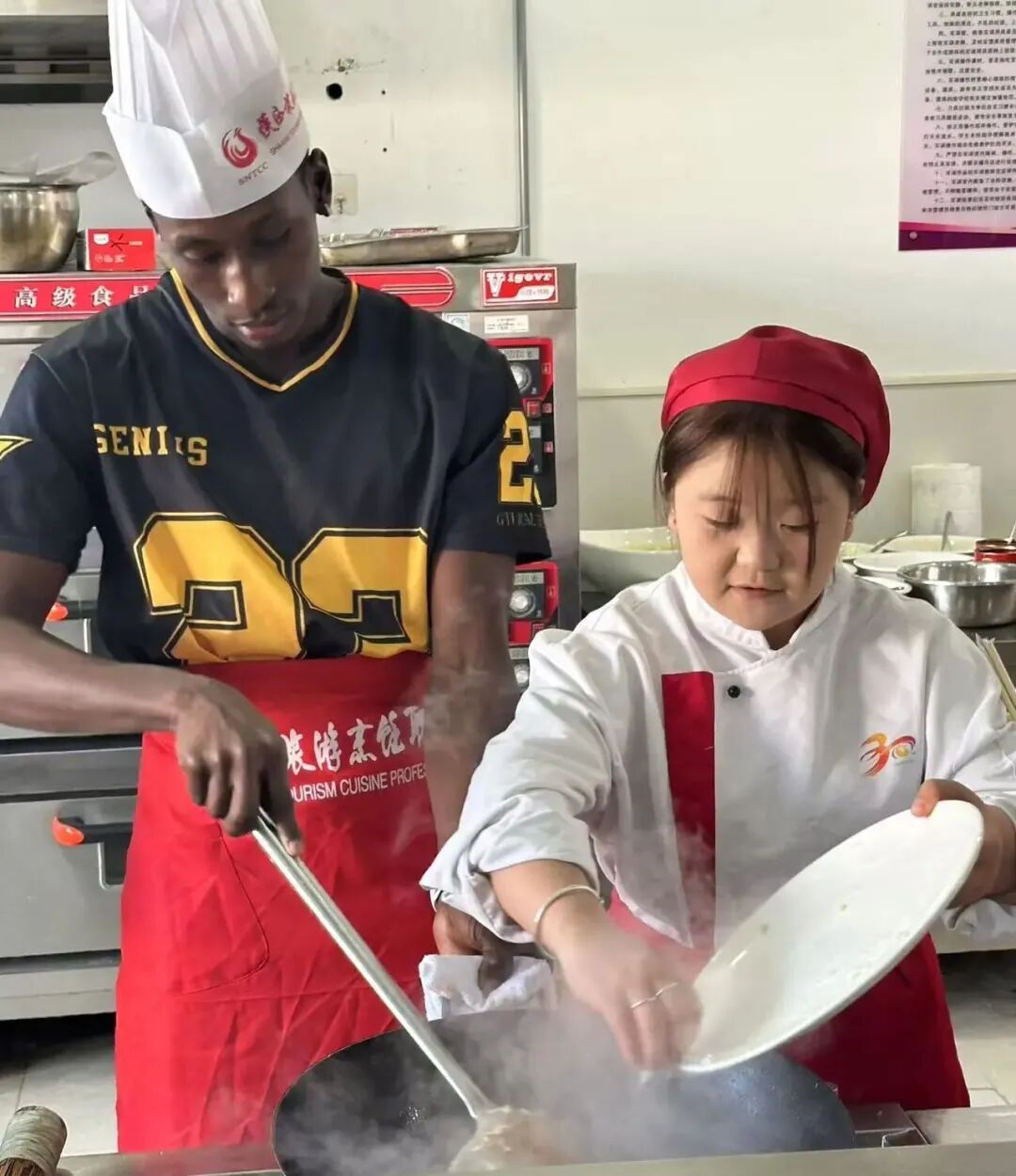 “品味中国·思路食韵”美食文化体验活动在陕西旅游烹饪职业学院成功举办