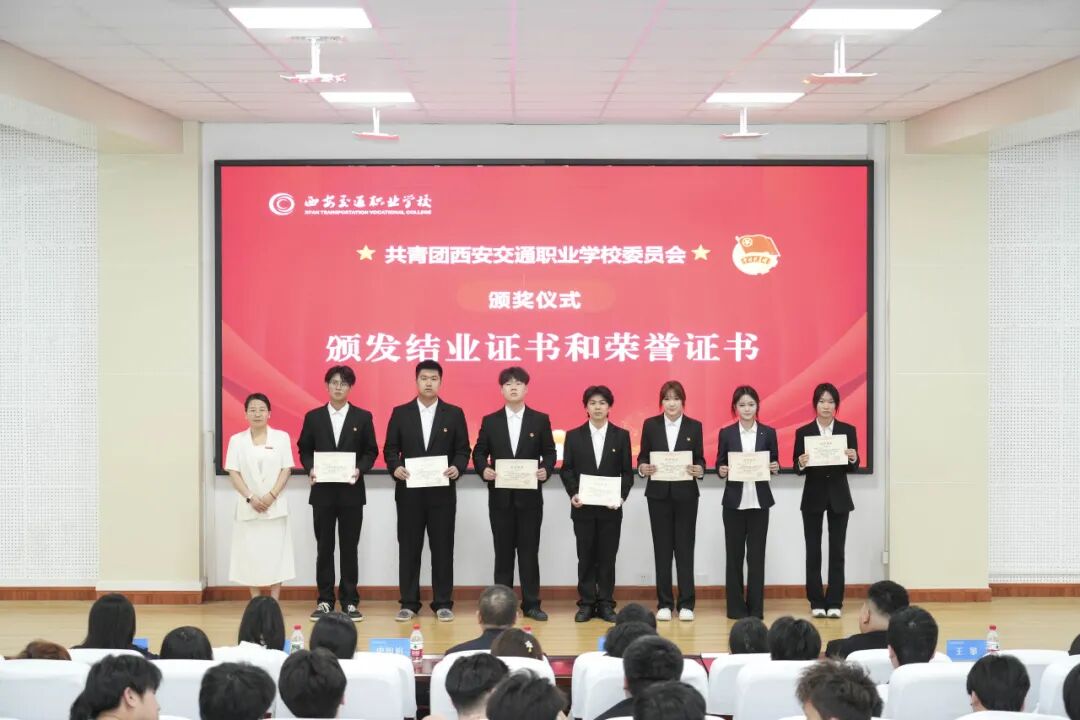 校党总支书记、执行校长赵润会