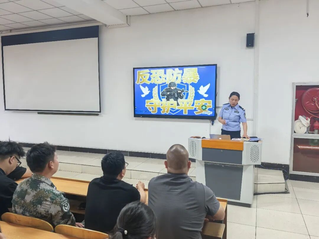 法治护航青春 反诈守护校园|西安城市建设职业学院举办法治、反诈、民法典专题讲座