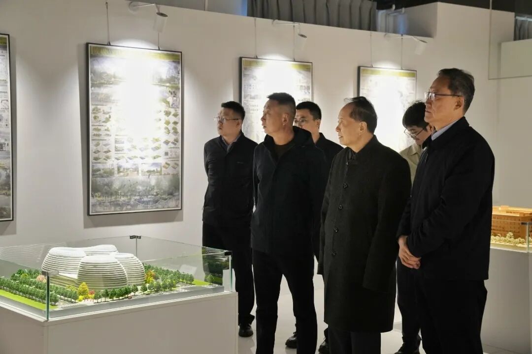 苏陕东西部合作发展促进会一行到西安建筑科技大学华清学院参观交流