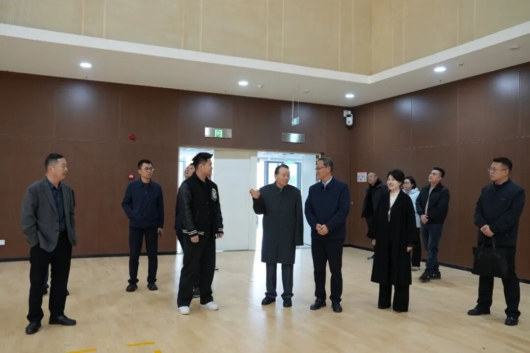 苏陕东西部合作发展促进会一行到西安建筑科技大学华清学院参观交流