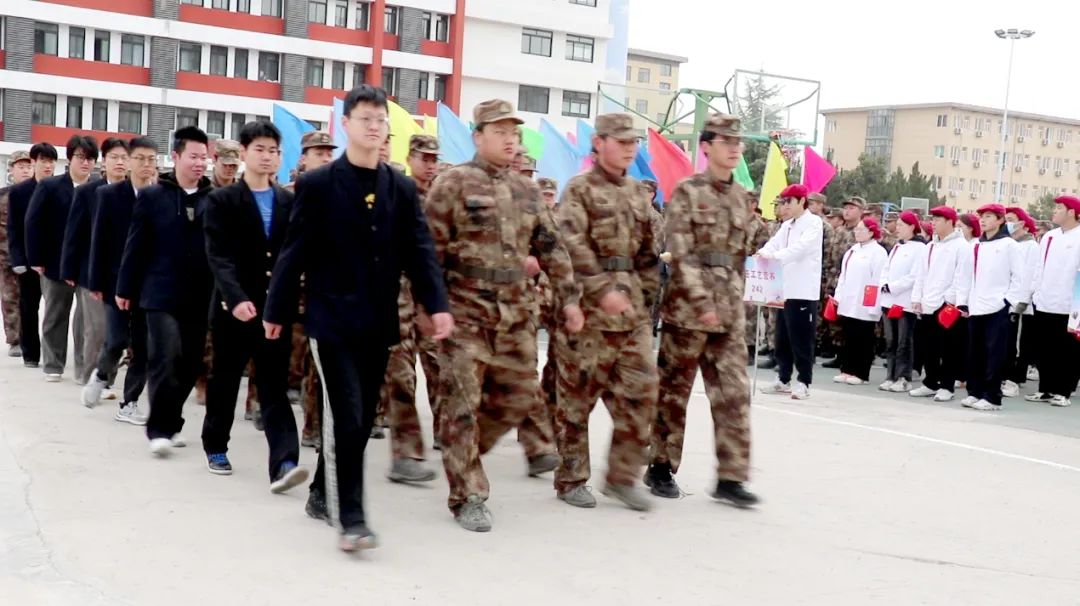 “团结奋进 跃动春光”陕西旅游烹饪职业学院春季趣味运动会盛大举行