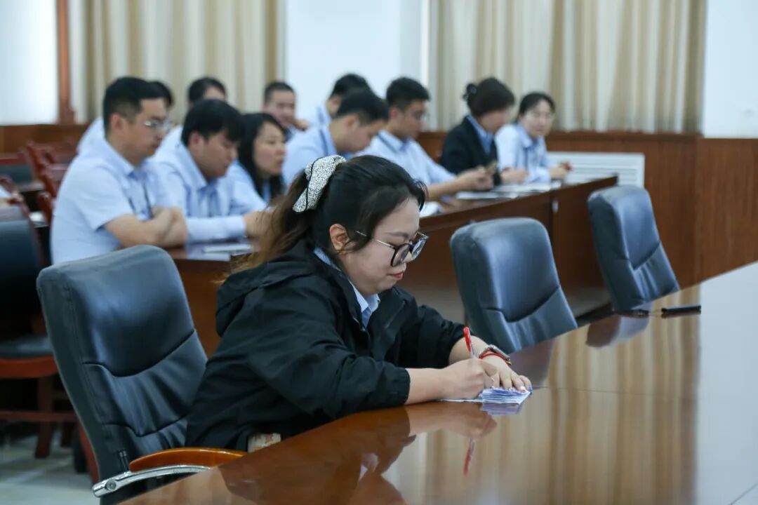 西安海棠职业学院召开2026年陕西高校学生工作研究课题立项答辩会
