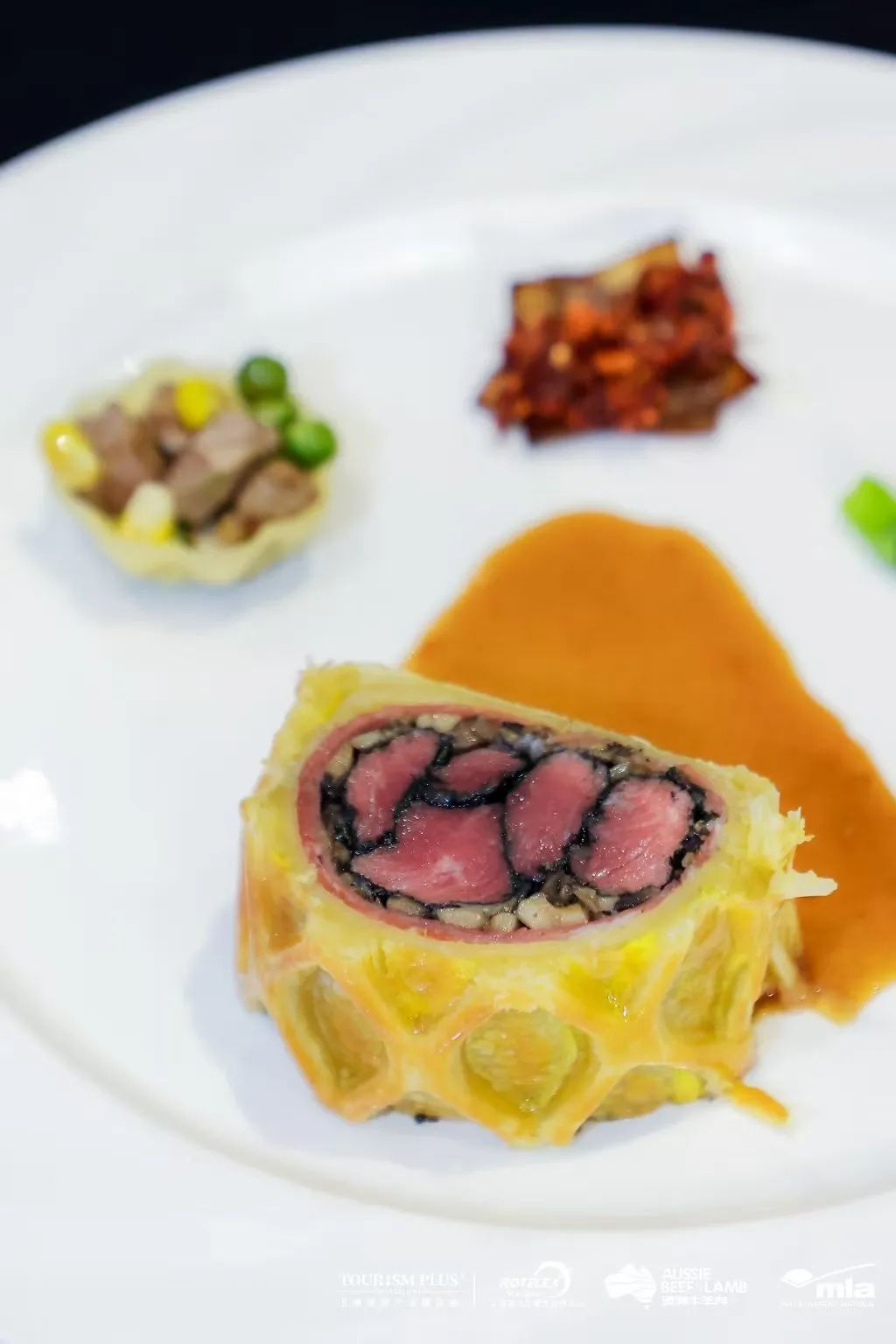 荣耀绽放，陕西旅游烹饪职业学院师生闪耀2025Hotelex明日之星赛场，获多枚奖牌