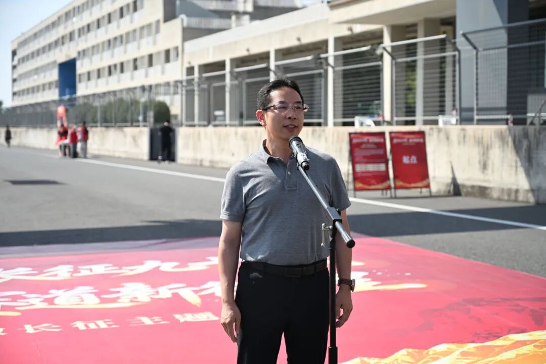 西安汽车职业大学举办校园微长征主题赛道拉练活动