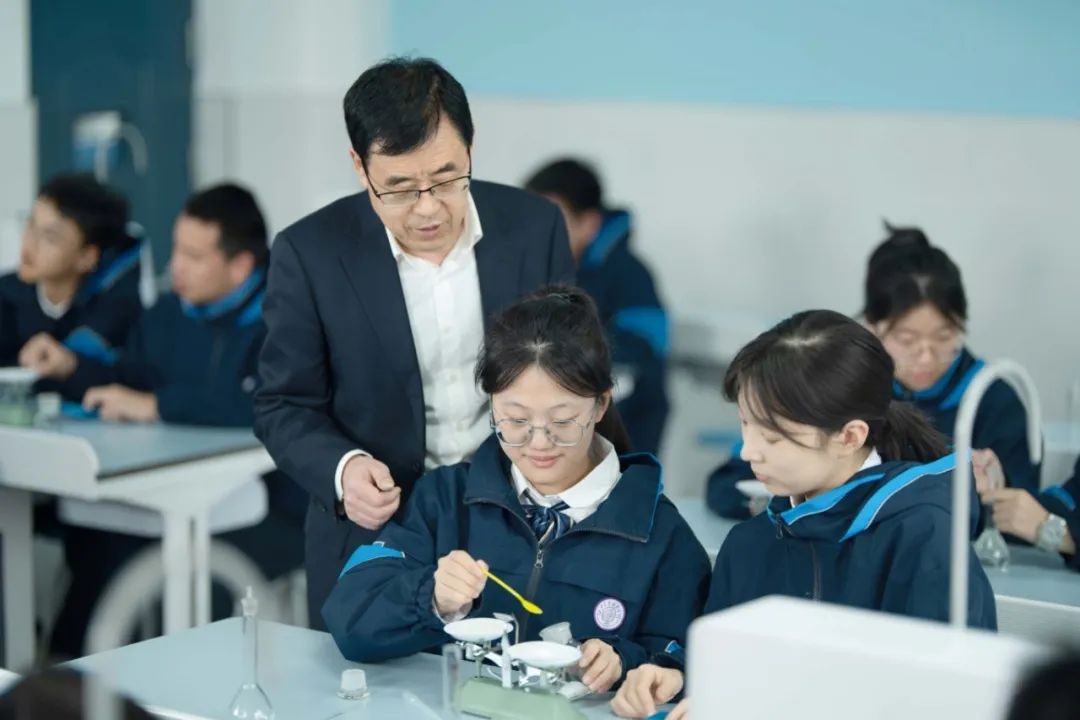 西安育华职业高中与西安市东城第一中学“名校+”合作签约暨揭牌仪式成功举办