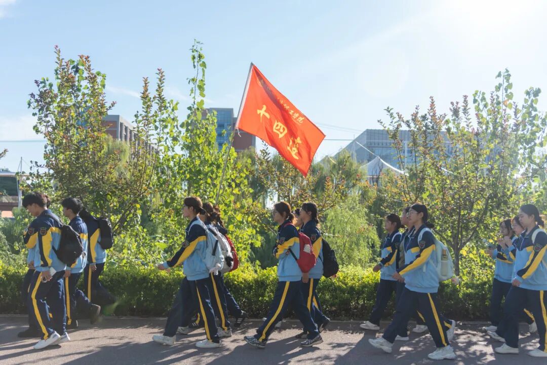 晨光励行 当“燃”青春丨16公里！西安明德理工学院学子步履淬成长！