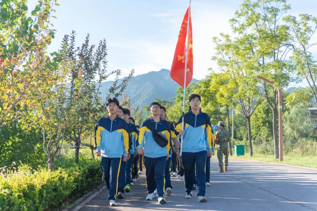 晨光励行 当“燃”青春丨16公里！西安明德理工学院学子步履淬成长！