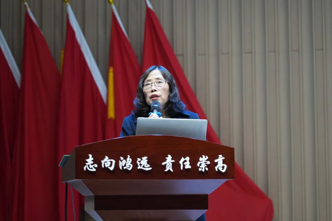 西安市半坡初级中学小组管理总结与表彰会圆满举行