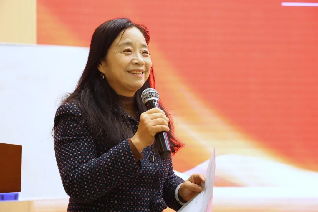 3月13日，西安培华学院  第十五届青年教师教学大赛决赛  在明德楼报告厅举行  来自各学院的25名青年教师  同台比试教学基本功，展示教学风采  学校副校长胡俊生  理事会秘书长、副校长姜瀛初等  到赛场指导工作  竞赛组委会相关成员单位负责人参加活动    图片   西安培华学院第十五届青年教师教学大赛决赛顺利举行  开幕式上，副校长胡俊生致开幕词，他讲到，青年教师是学校教师队伍的中坚力量，更是支撑学校教育事业发展的四梁八柱，希望全校教师能够互相学习借鉴，以赛促教、以赛促创、以赛促新，共同努力为建设特色鲜明的高水平应用型大学贡献力量。      图片   理事会秘书长、副校长姜瀛初在致辞中指出，学校高度重视青年教师队伍建设，着力提升教学能力，夯实办学基础，为打造特色专业群、优势学科和精品课程提供有力支撑。希望青年教师坚守初心、深耕讲台、守正创新，努力成为启迪学生智慧的“大先生”，为学校发展贡献青春力量。    西安培华学院第十五届青年教师教学大赛决赛顺利举行 此次比赛由教务管理中心主任刘改琳主持      教师风采    大赛紧扣立德树人根本任务  以“上好一门课”的核心理念  采用“无生上课”形式  设置教学设计、课堂教学  教学反思三大竞赛环节  全面检验青年教师的教学硬实力    西安培华学院第十五届青年教师教学大赛决赛顺利举行 图片 图片   全体参赛教师精神饱满 灵活运用互动式、启发式、案例式等 多元化创新教学方法 将专业知识与育人理念深度融合      西安培华学院第十五届青年教师教学大赛决赛顺利举行 西安培华学院第十五届青年教师教学大赛决赛顺利举行   赛场上，青年教师们  用生动的语言  丰富的案例，独特的见解  将复杂的知识点  讲解得深入浅出         西安培华学院第十五届青年教师教学大赛决赛顺利举行         青年教师比赛精彩瞬间    青年教师们在三尺讲台上展风采  在切磋琢磨中见真章  以扎实的学识和创新的思维  丈量着教育教学的新高度    图片 西安工业大学张锦教授点评指导    此次活动邀请西安工业大学张锦教授  以及学校张伟教授、王文化教授  冯晶晶教授和付丽伟教授担任评委  评委对选手们进行了全面而细致的指导    荣誉时刻      经过激烈角逐  第十五届青年教师教学大赛校级决赛名单出炉    🏆 一等奖（1人） 许 莹 医学院    🥈 二等奖（3人） 兰兰草 文学院  魏 楠 会计与金融学院 毕静烨子 马克思主义学院    🥉 三等奖（6人） 梁艺凡 文学院 李燕妮 马克思主义学院 覃茜茜 文学院 解媚喻 传媒与设计学院 白雪敏 医学院 雷 婧 国际教育学院        西安培华学院第十五届青年教师教学大赛决赛顺利举行  西安培华学院第十五届青年教师教学大赛决赛顺利举行  图片 与会领导为获奖教师颁奖  青年教师教学竞赛  已连续举办15届  有效激发了广大青年教师钻研教学  精进业务的积极性与创造性  全面锤炼了青年教师的教学基本功  课堂驾驭能力与课程创新能力  推动了教学理念更新  教学方法改革与教学质量提升        西安培华学院第十五届青年教师教学大赛决赛顺利举行   合影     编辑：李峙蓉   审核：张勇    点击进入-西安培华学院2026招生专题    — END —