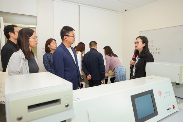 近百名中学老师走进西安欧亚学院，看大学正在怎么变、聊中学该怎么做