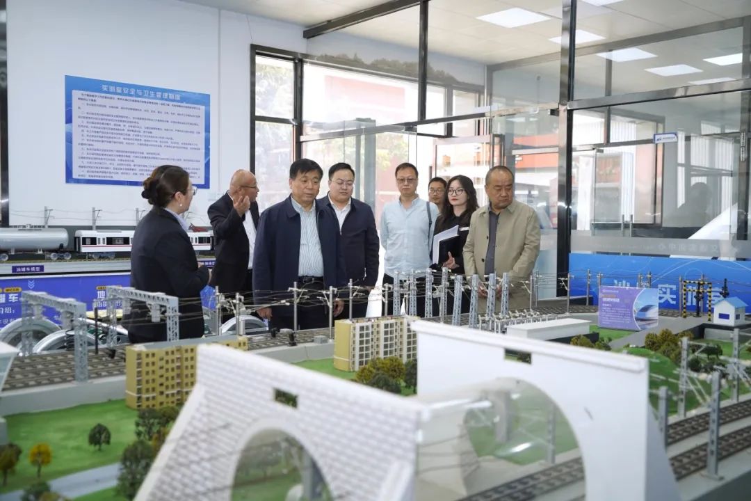 中国中铁西北区域总部与西安城市科技职业学校共筑产教融合新模式