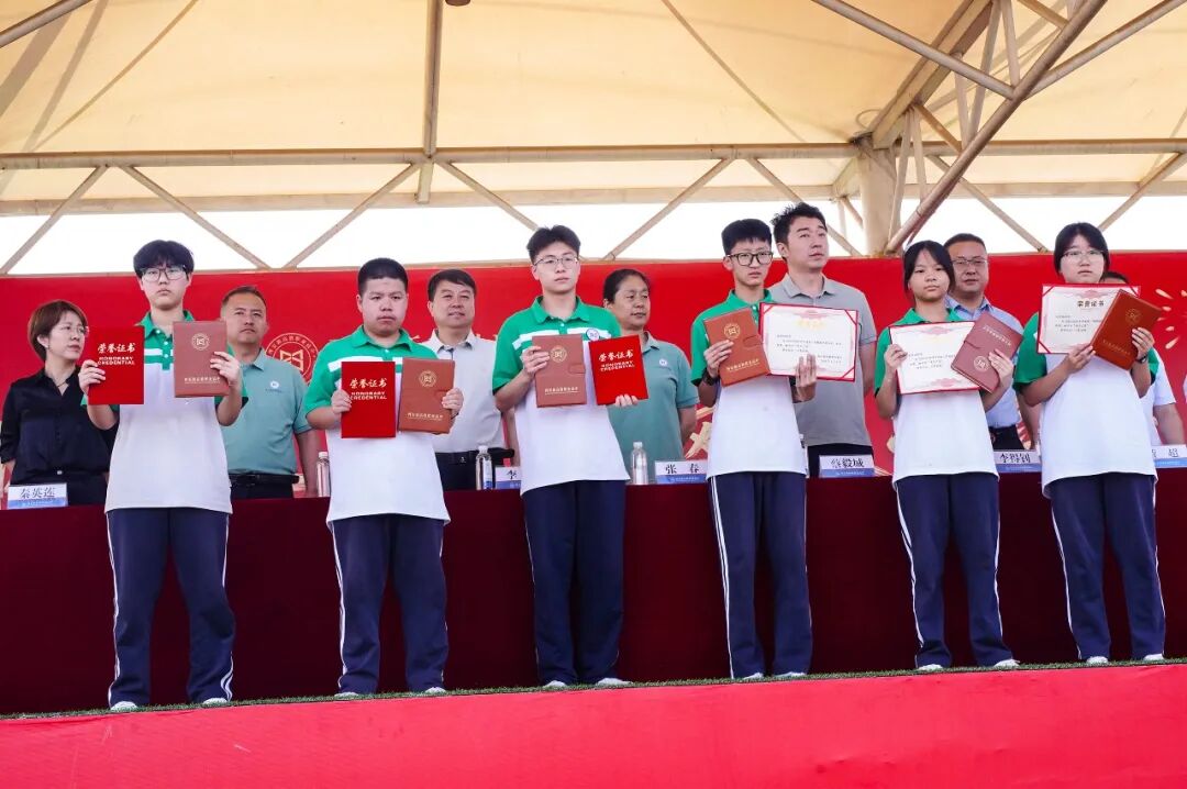 西安新高教职业高中2025-2026学年第二学期期中表彰大会!