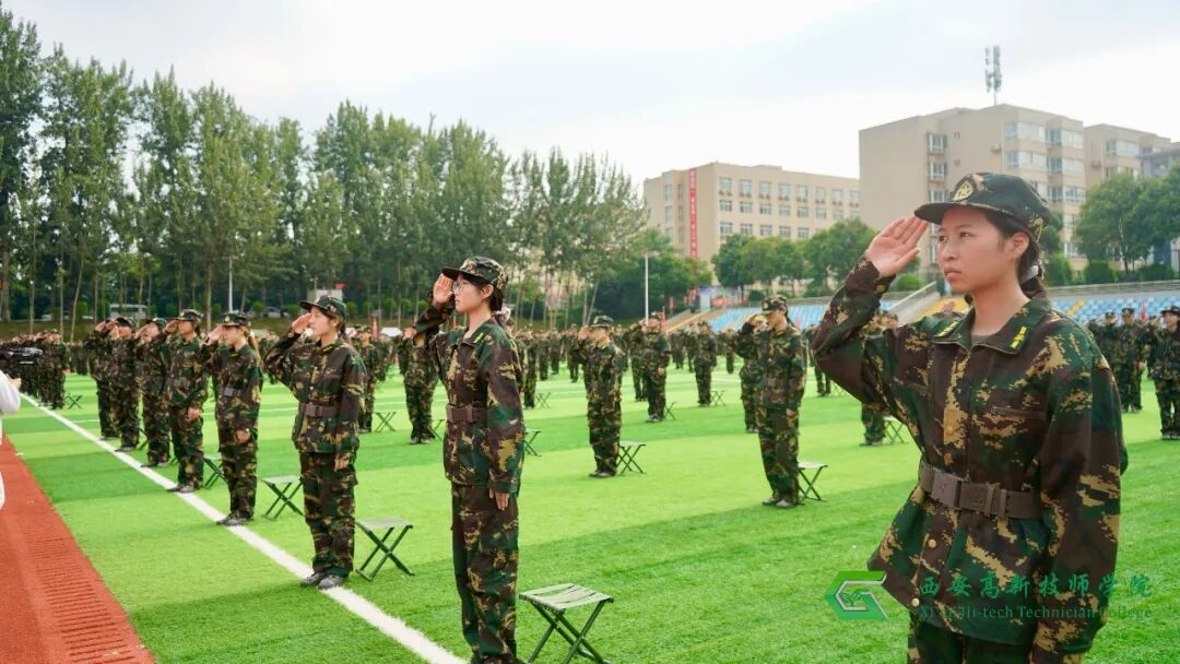 西安高新技师学院2026年秋季新生军训开营仪式隆重举行