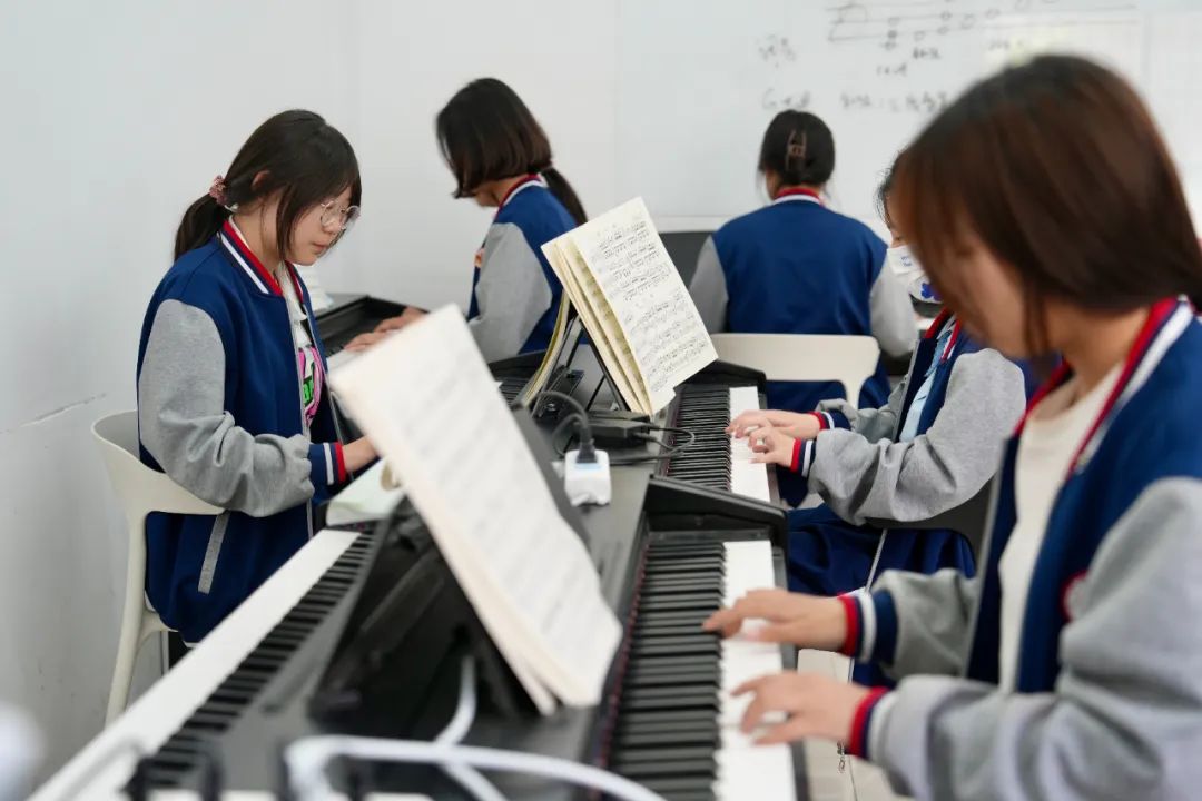 西安博雅艺术职业高中市级技能大赛创佳绩，文化课教学助力学生全面发展