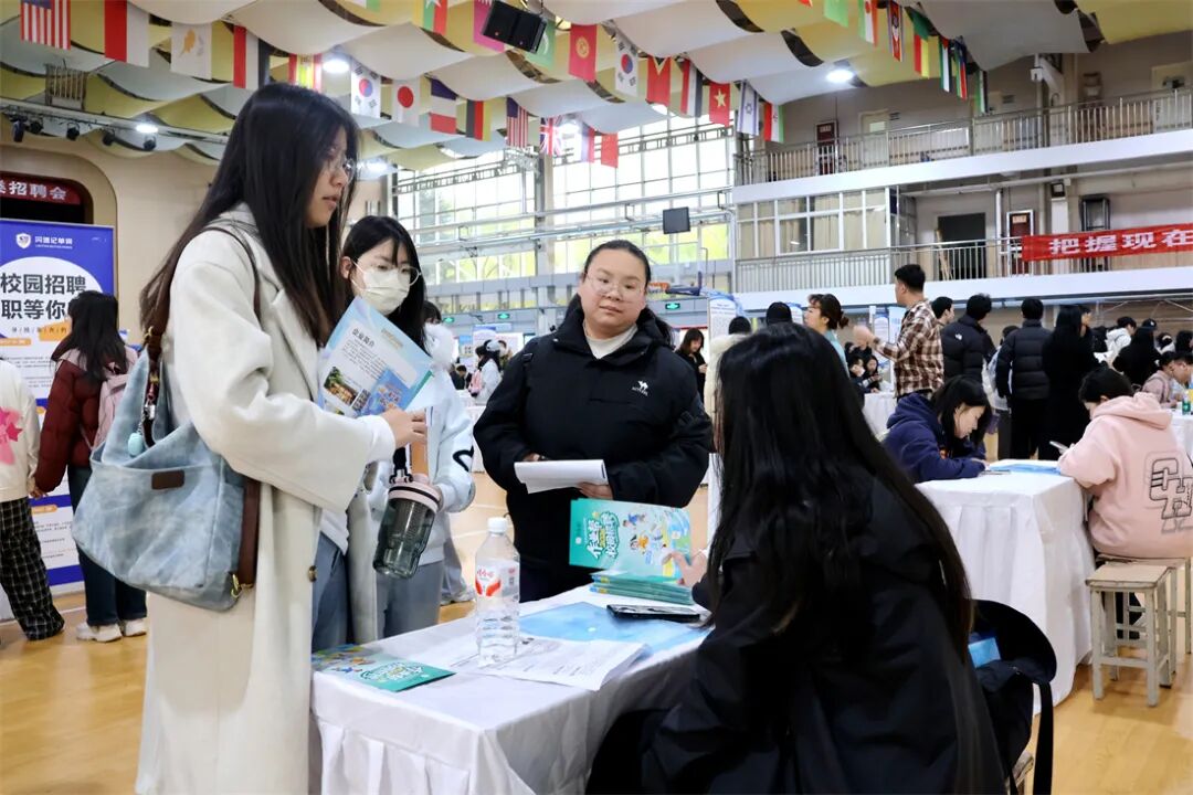 西安翻译学院“春风送岗 启航未来”2026届毕业生综合类招聘会现场