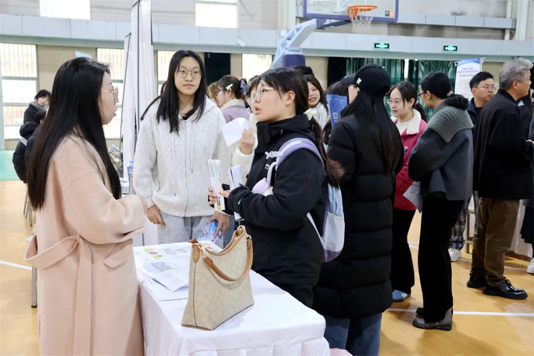 西安翻译学院“春风送岗 启航未来”2026届毕业生综合类招聘会现场