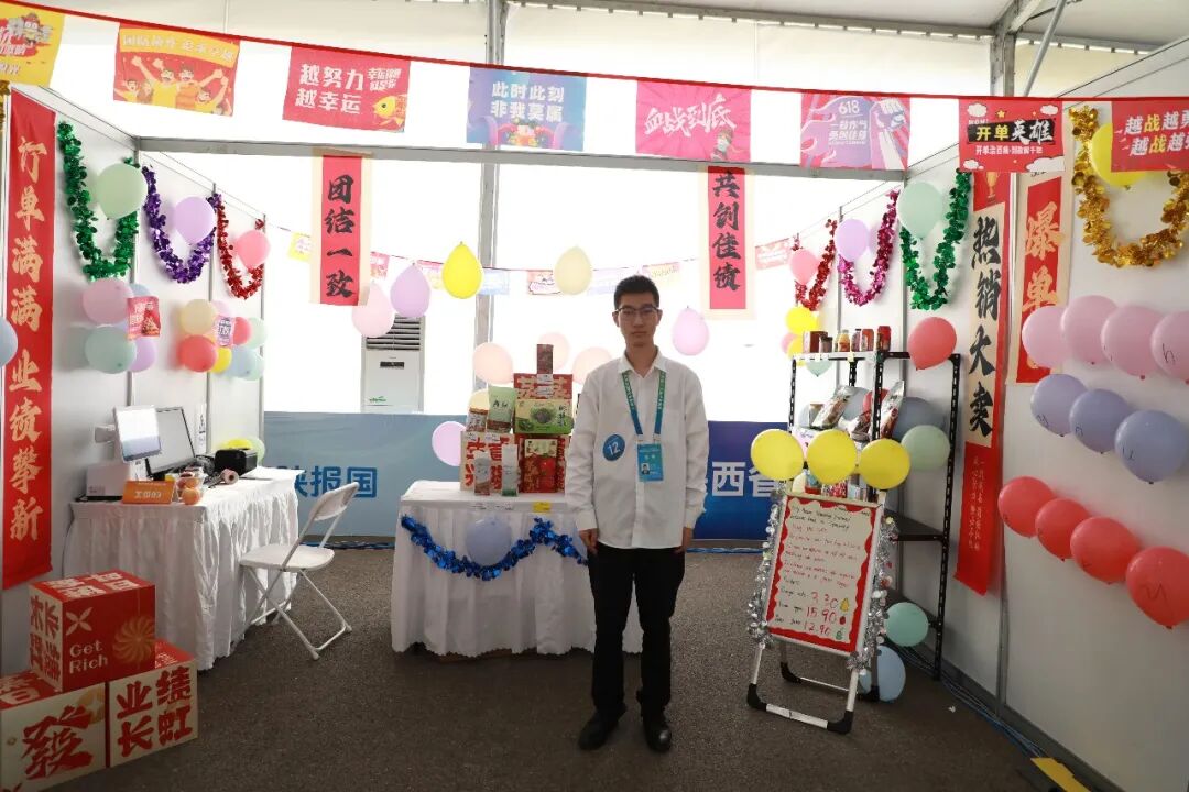 赛事冲刺阶段，任国良副院长抵达榆林后第一时间前往备赛酒店，看望慰问驻点备赛师生，详细了解备赛进度、训练难点与生活保障情况，对师生们刻苦备赛的拼搏姿态给予肯定，并勉励大家调整心态、精益求精、全力以赴，在省级赛场充分展现我院优良学风与专业实力。
