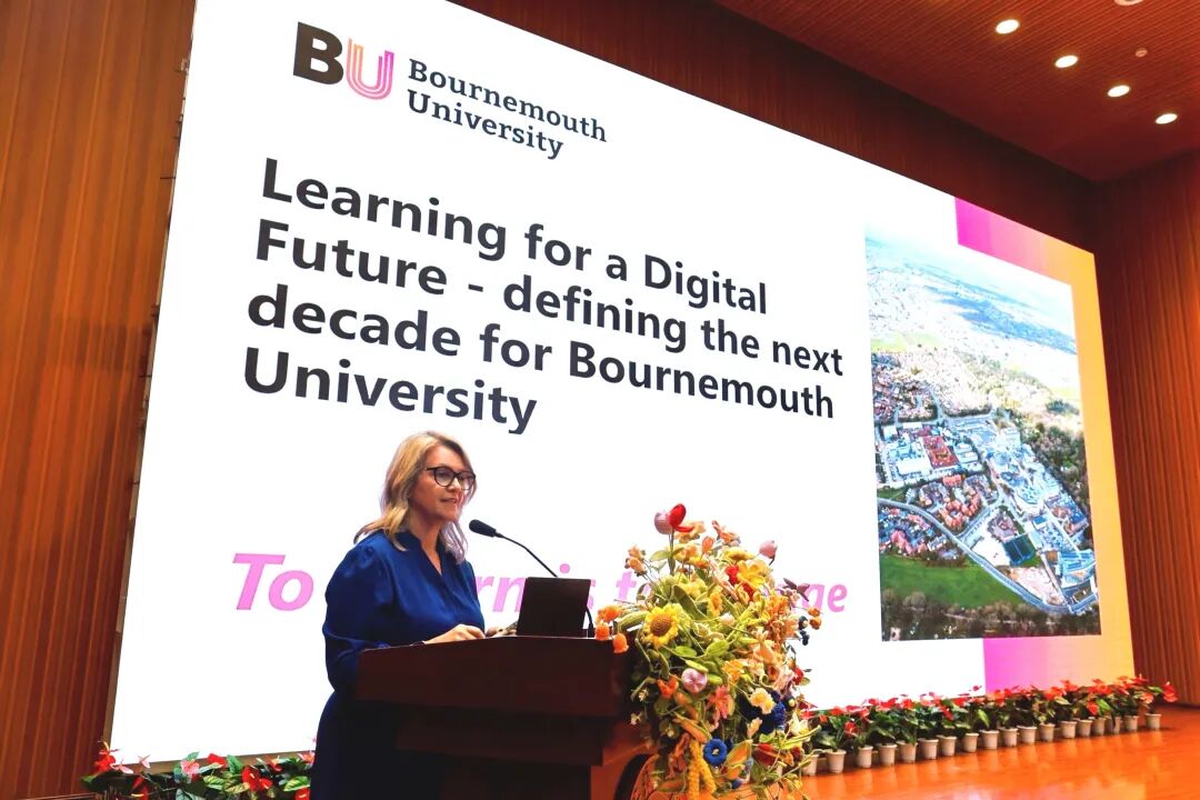 2025中外女性大学校长论坛在西安培华学院举行！