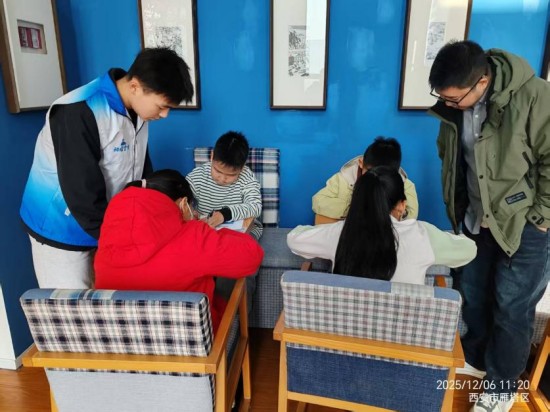 AI课程实践走进社区，西安欧亚学院通识教育赋能双向成长