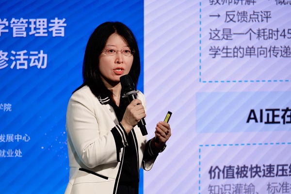 近百名中学老师走进西安欧亚学院，看大学正在怎么变、聊中学该怎么做