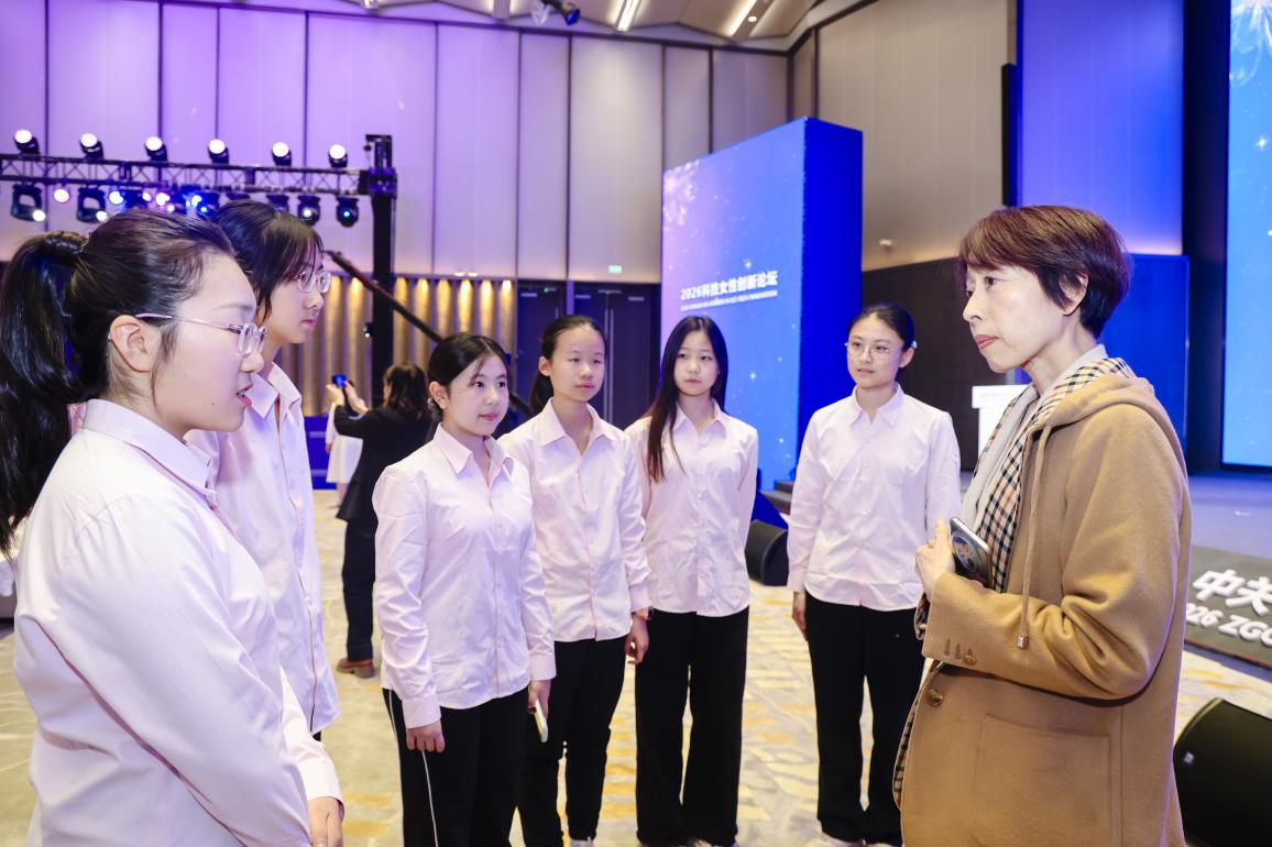 以实践拓视野 以交流促成长--“探知未来科技女性培养计划”女中学生走进2026中关村论坛