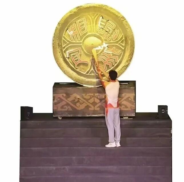 点赞！西安高新技师学院杨院院老师圆满完成陕西省第十八届运动会“华耀”火炬设计