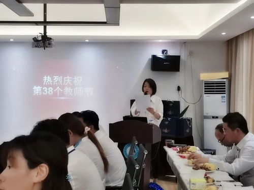 陕西精工数码技术学校召开“庆教师节 迎中秋节”座谈会6.jpg