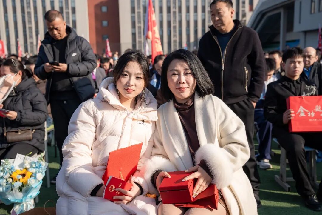 直击！西安现代综合职业高中2026年高考誓师大会暨成人礼高燃现场