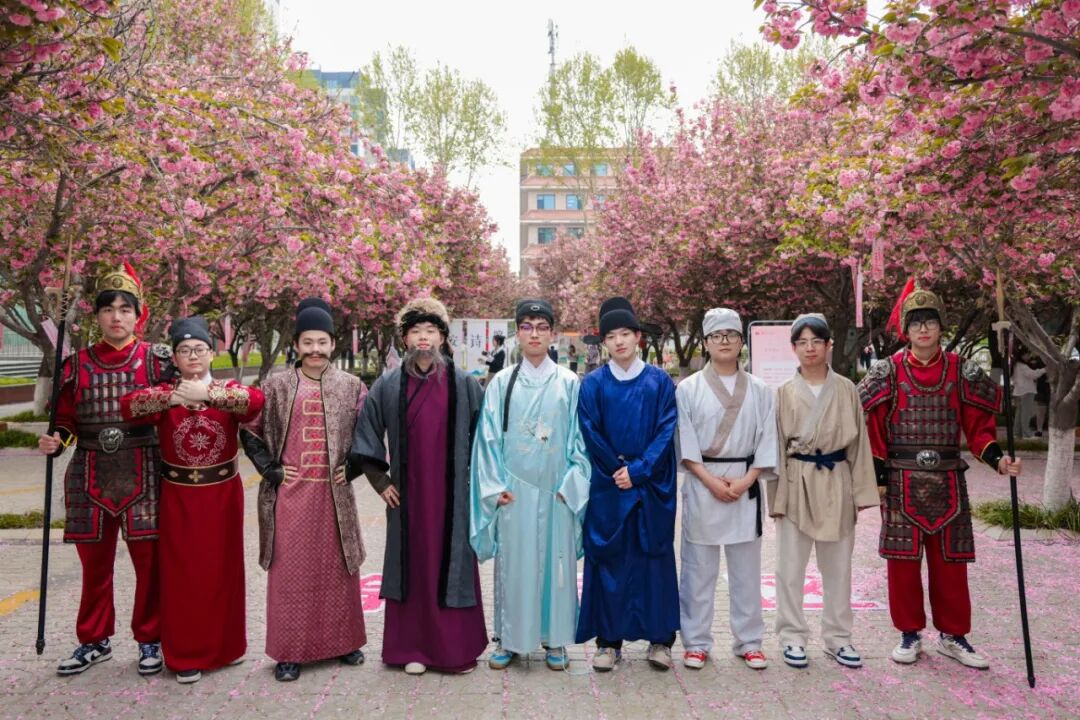 西京学院成功举办“西京樱花开·诗从长安来”第七届三秦文化节！