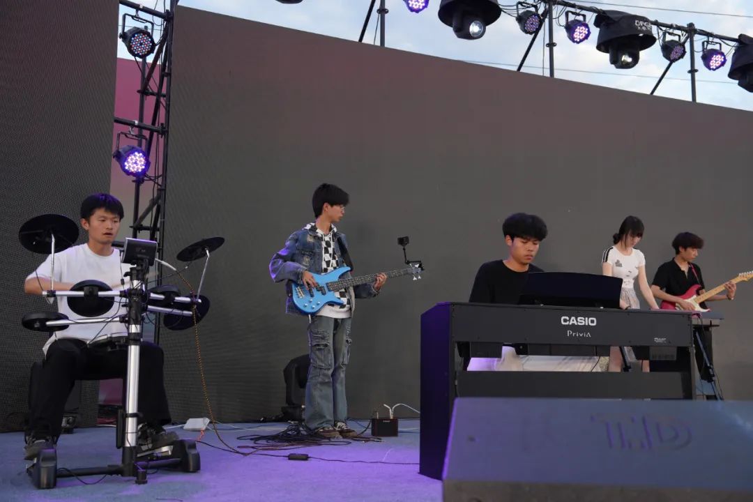 震撼！温暖！感动！青春！西安博雅艺术职业高中职教活动周展演暨2025届毕业晚会