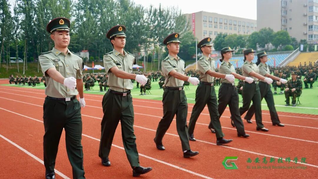 西安高新技师学院2026年秋季新生军训开营仪式隆重举行