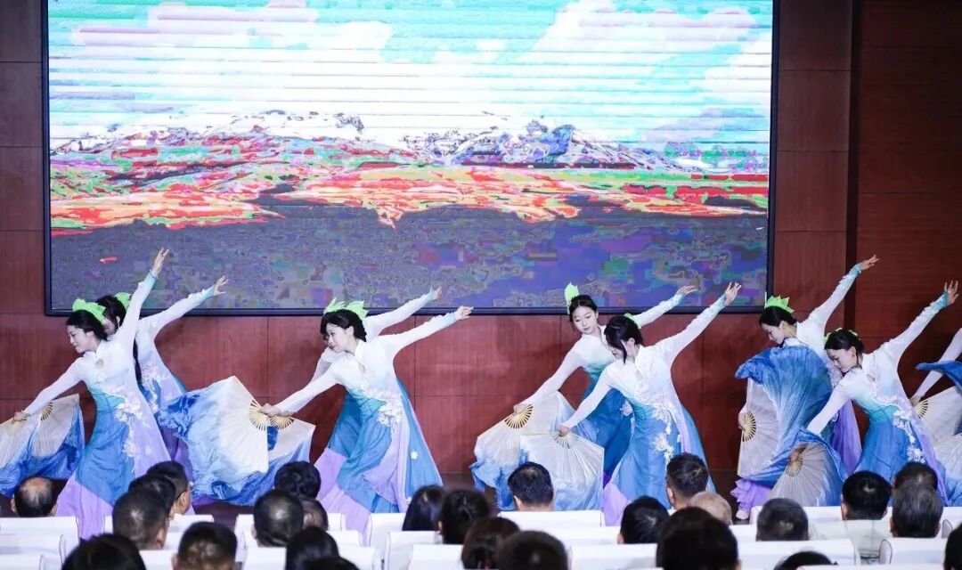 西安新高教职业高中参加灞桥区2026年职业教育活动暨全民终身学习活动