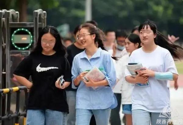 2025年高考生迈入“不好的消息”，一条退路被塞住，学习压力提高3.png