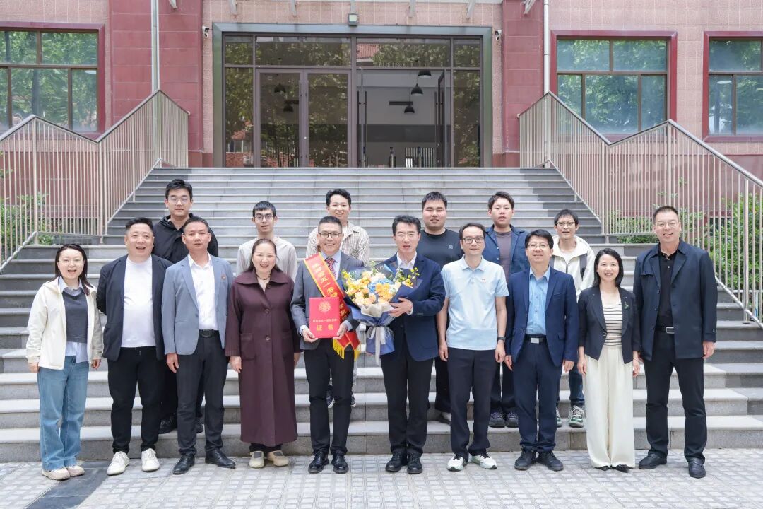 致敬劳动者 | 西京学院王祖良教授获陕西省五一劳动奖章