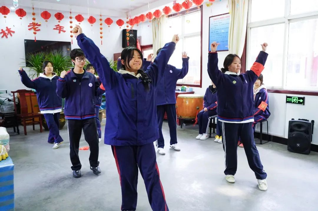 西安新高教职业高中“学雷锋，献爱心”活动！