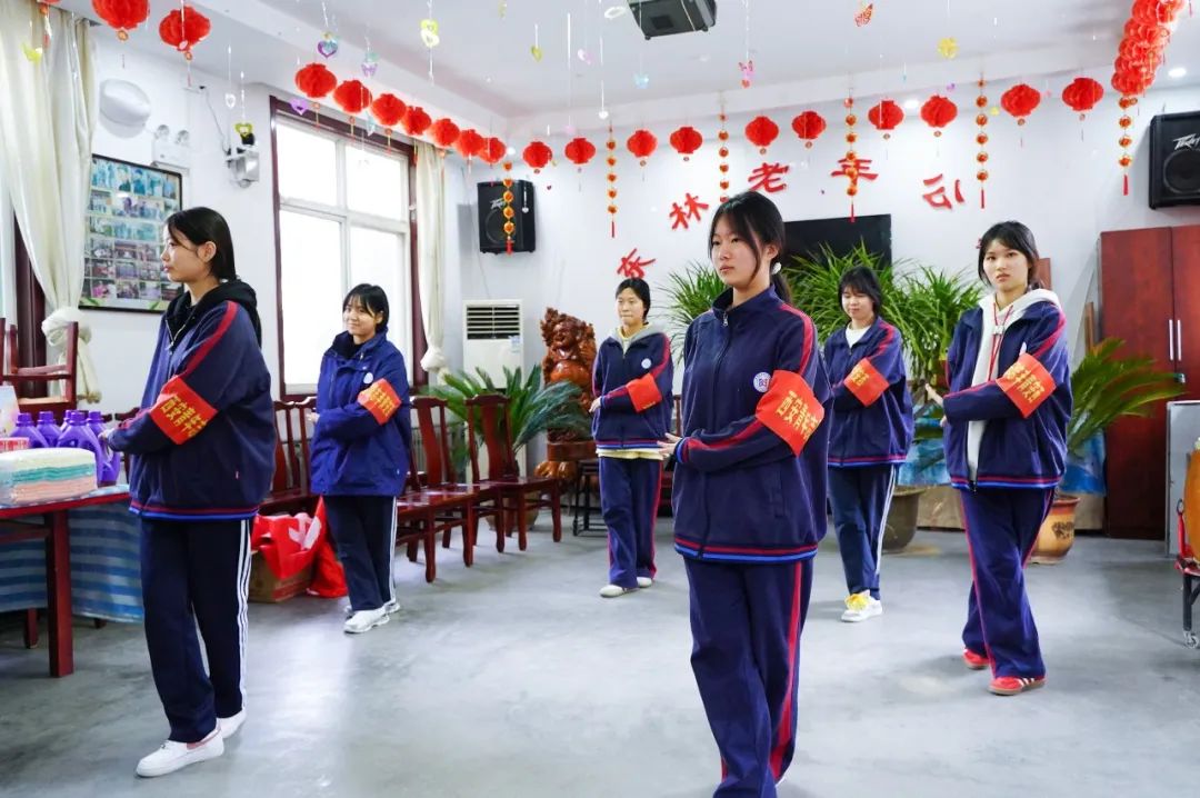 西安新高教职业高中“学雷锋，献爱心”活动！