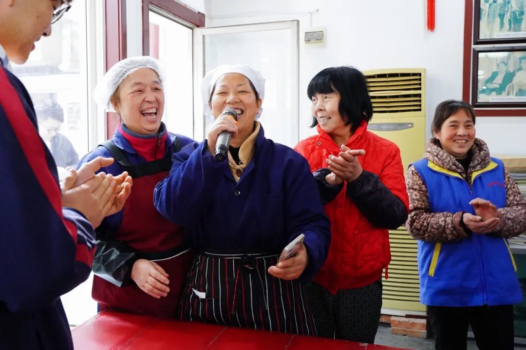 西安新高教职业高中“学雷锋，献爱心”活动！