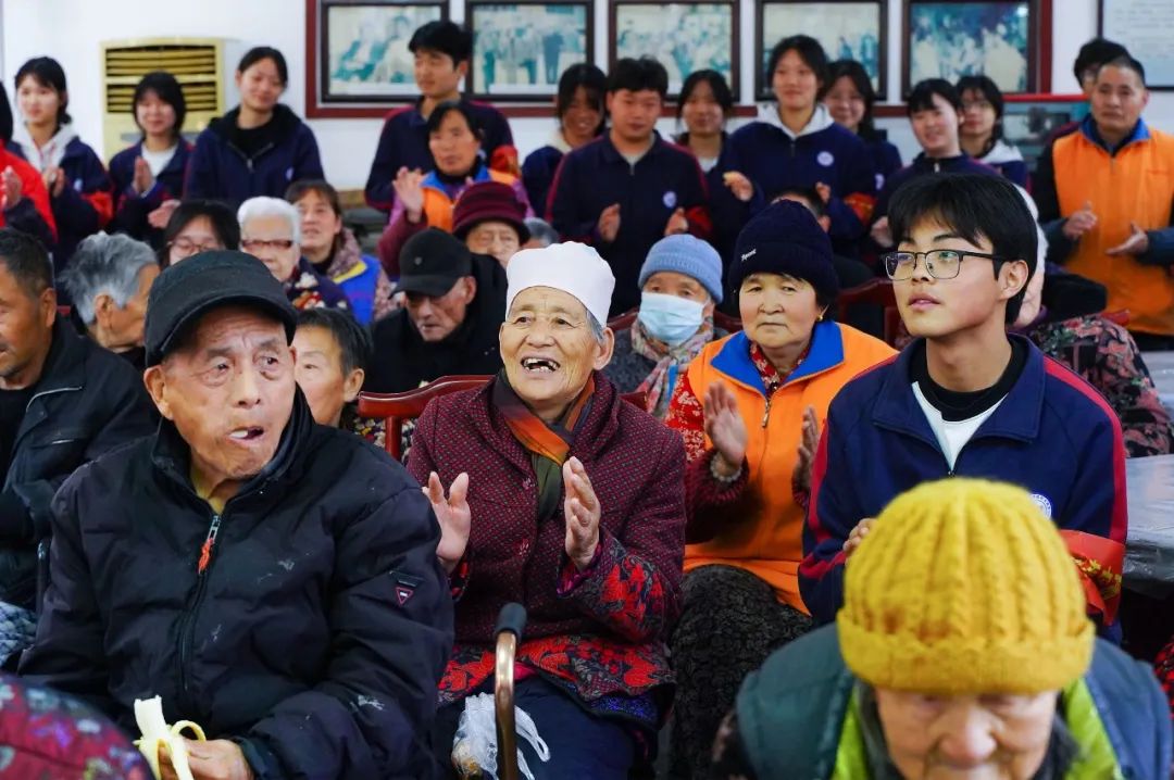 西安新高教职业高中“学雷锋，献爱心”活动！